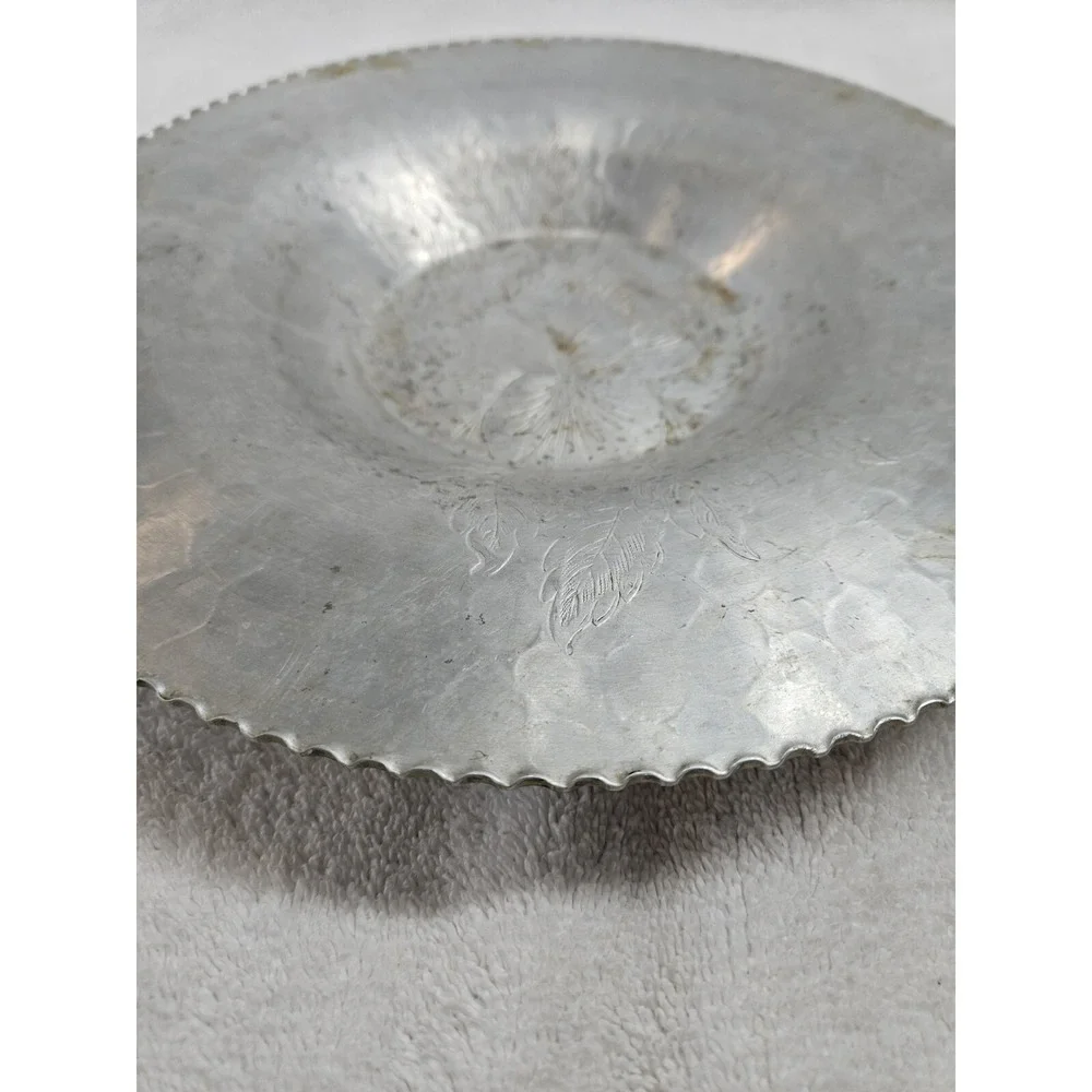 Vintage Round Hammered Aluminum Plate by National Silver Hybiscus Etched Flower‎
